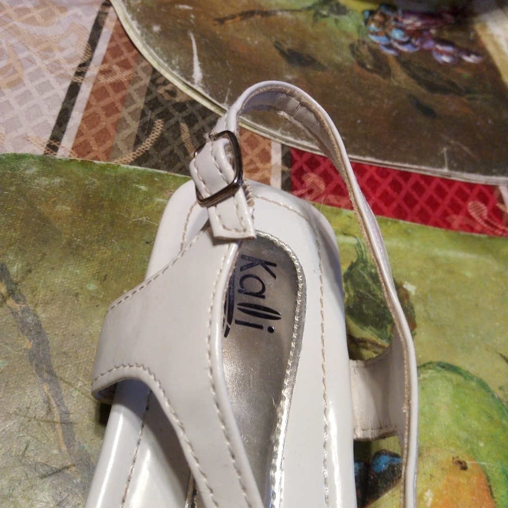 SIZE 9 KALI SANDALS - Picture 9 of 12